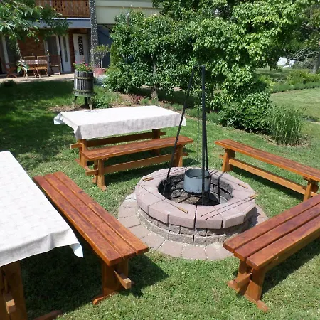 Szabadido Vendeghaz 公寓 Révfülöp