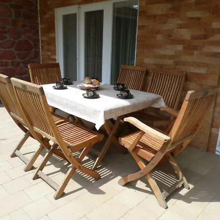 Szabadido Vendeghaz 公寓 *